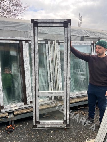 Balkonové dveře 70x200 tmavý dub LEVE 