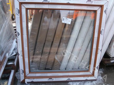 Okno 100x100 zlatý dub TROJSKLO