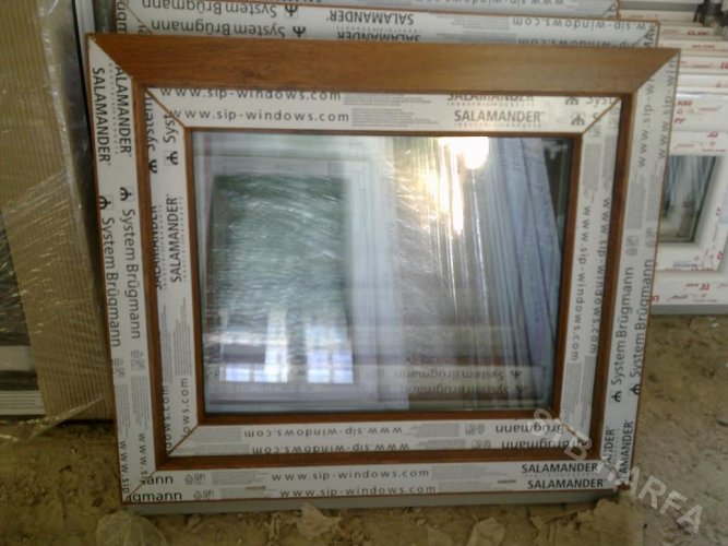 Okno 70x60 zlatý dub TROJSKLO