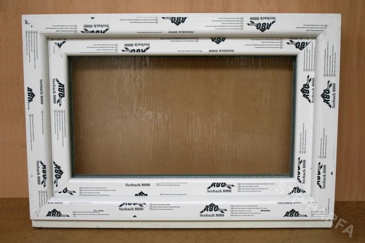 Okno 90x60 sklo kura